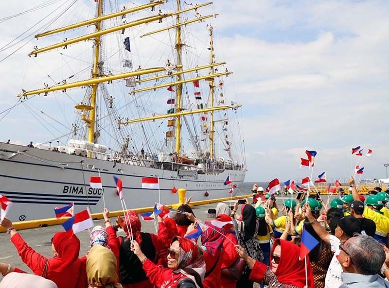 Indonesian training ship in Manila for goodwill visit