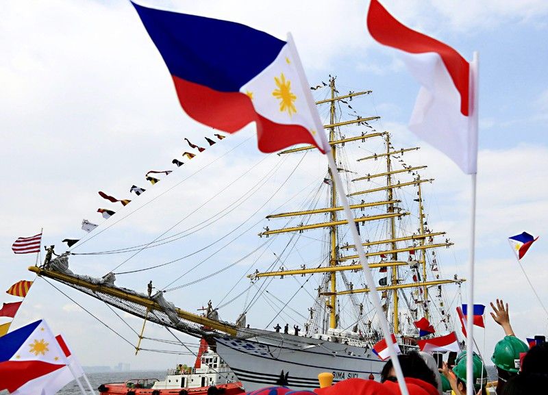 Indonesian Navy vessel in the Philippines