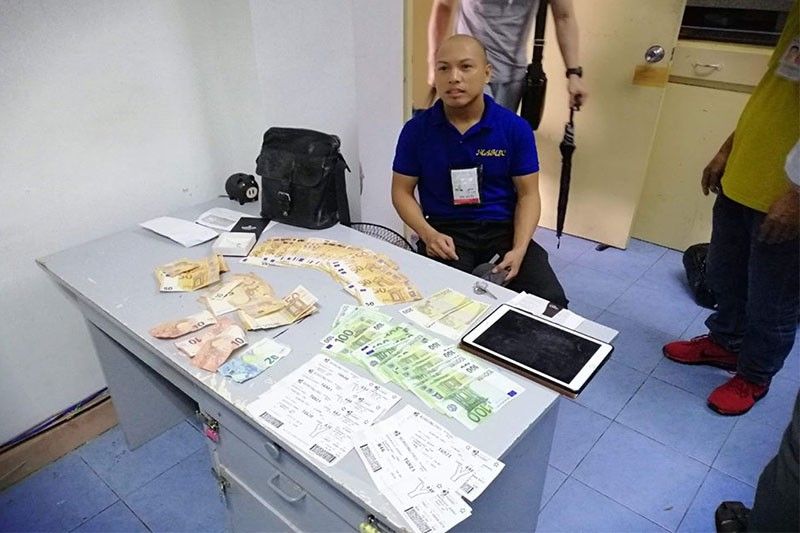 â��Man of integrityâ��: Airport cleaner lauded for returning bag with P430K