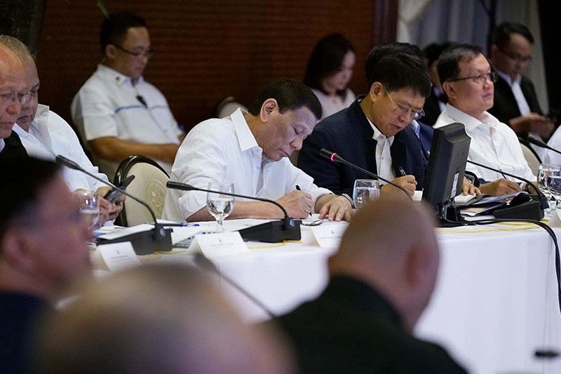 DuterteÂ signs law requiring full distribution of service charge to hotel, restaurant workers