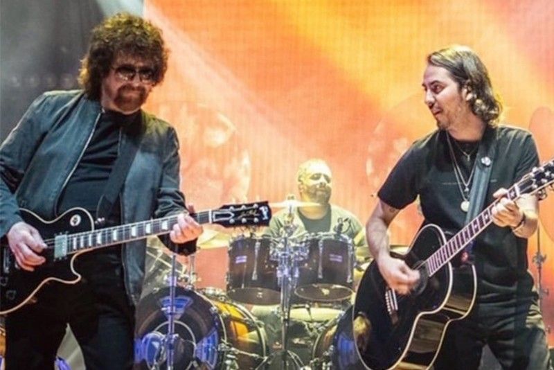 Beatleâ��s son gets lift from ELO