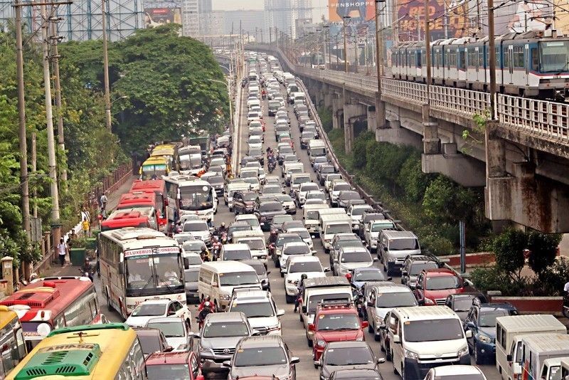 MMDA nixes more EDSA bus lanes