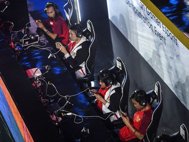 Gamers risk health in bid to be eSports millionaires