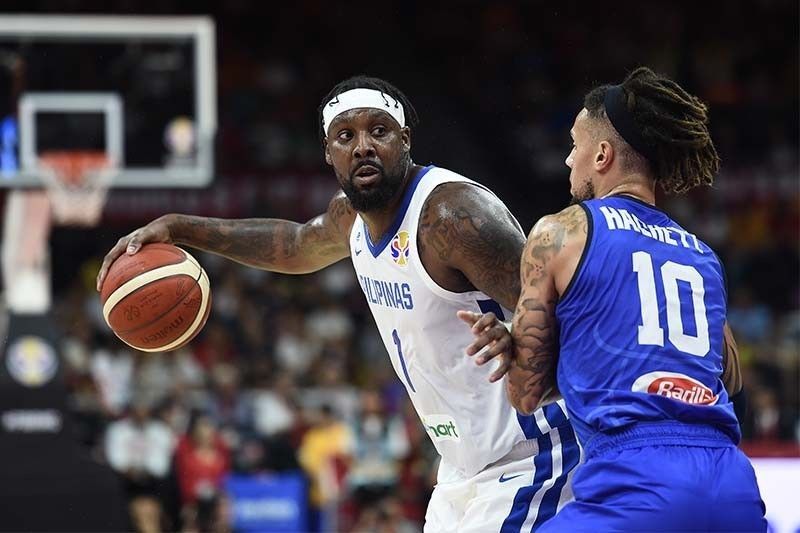 Andray Blatche (L) of the Philippines defends the ball from Italy's Daniel Hackett during the Basketball World Cup Group D game between Italy and the Philippines in Foshan on August 31, 2019.