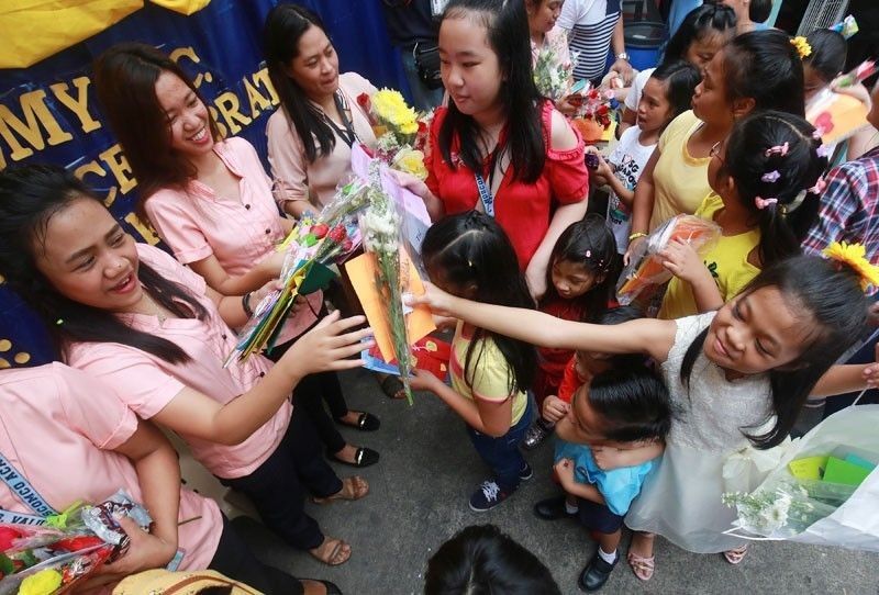 DepEd to hire 10,000 teachers next year