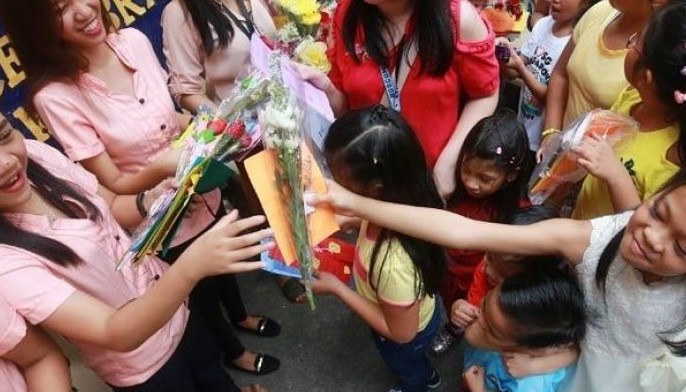DepEd to hire 10,000 teachers next year