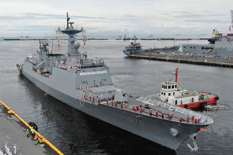 Korean Navy ships dock in Manila for goodwill visit
