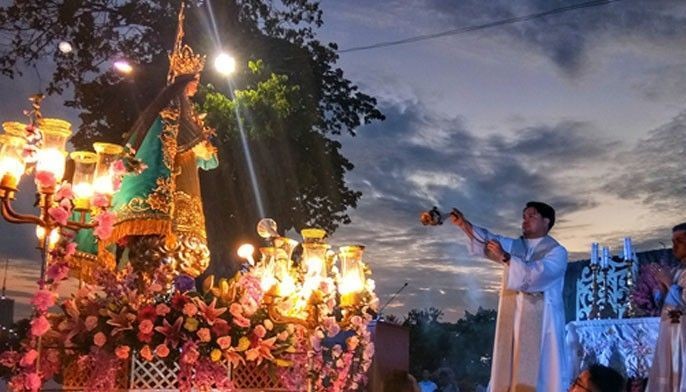 10,000 nikuyog sa Walk with Mary