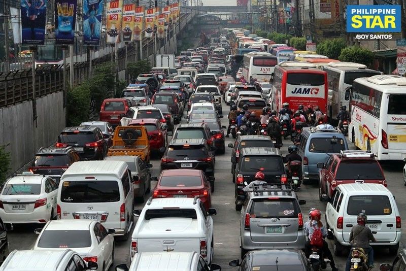 Patients die as ambulances get stuck in Manila traffic