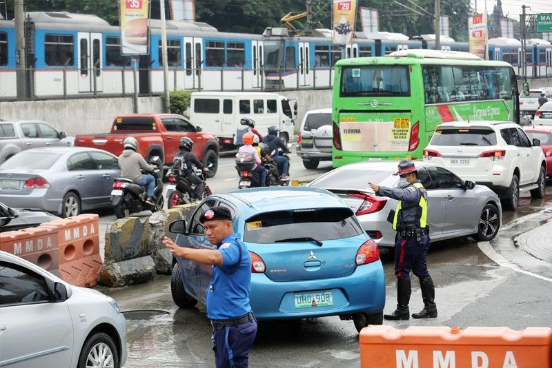 HPG: Armed cops helped improve EDSA traffic