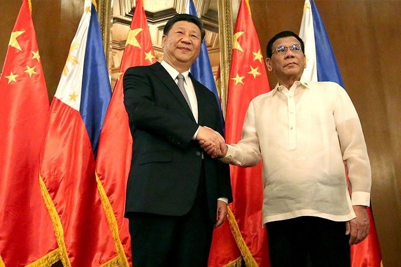 Duterte 'babalewalain' ang West Philippine Sea claim para sa joint exploration