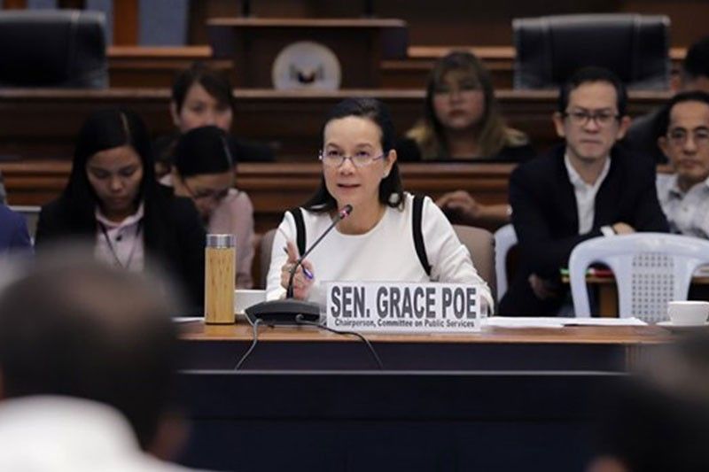 Poe shrugs off Duterte's 'atribida' remark