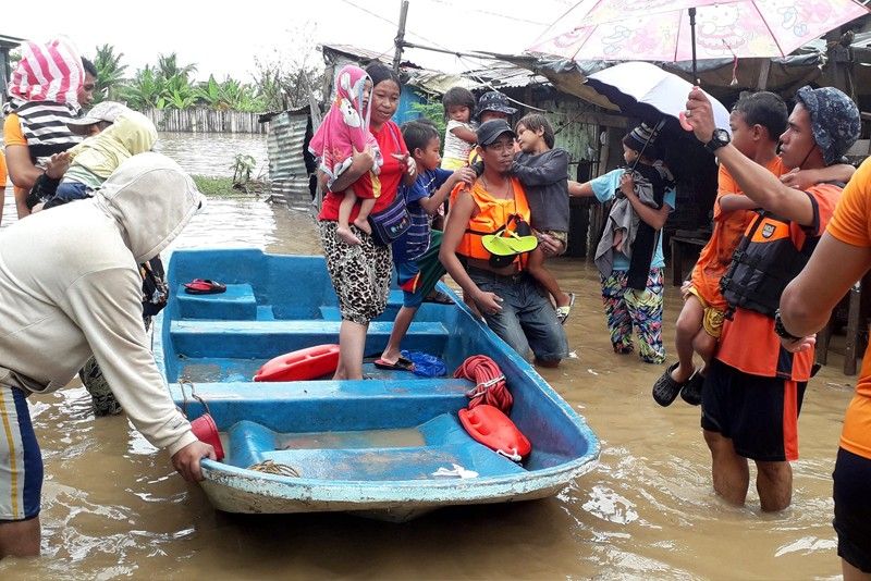 Thousands flee Zamboanga flash floods