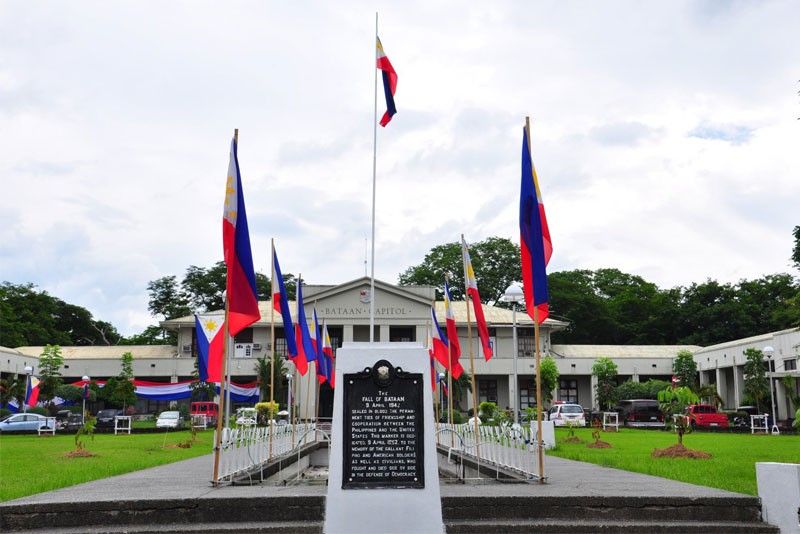 Duterte unveils P1.3-billion Bataan capitol building