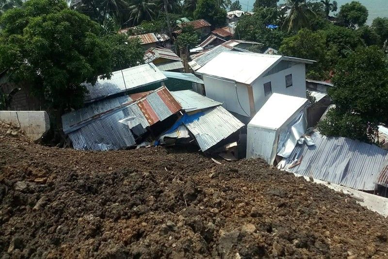 2 hurt in Samar landslide