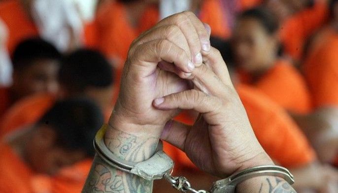 More than 1,000 freed convicts surrender on eve of Duterte's deadline