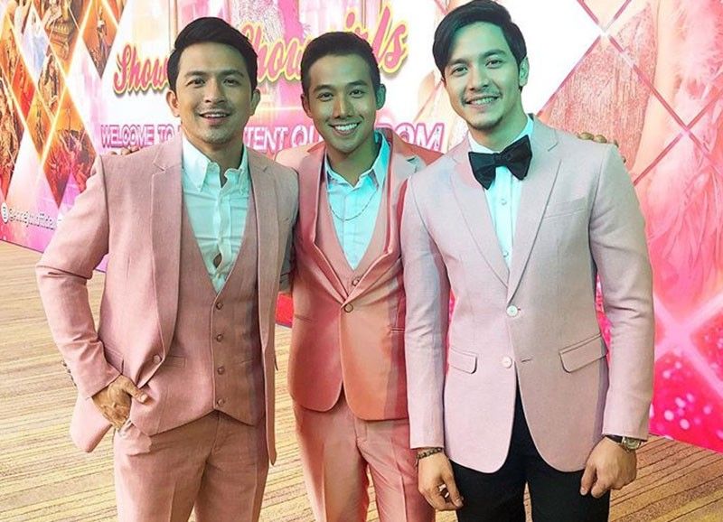 Dennis, Ken at Alden naki-join sa Pink event sa Thailand