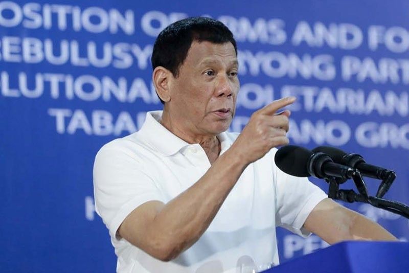 Gecko interrupts Duterte speech in Capiz