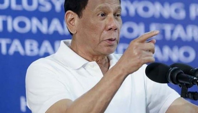 Gecko interrupts Duterte speech in Capiz