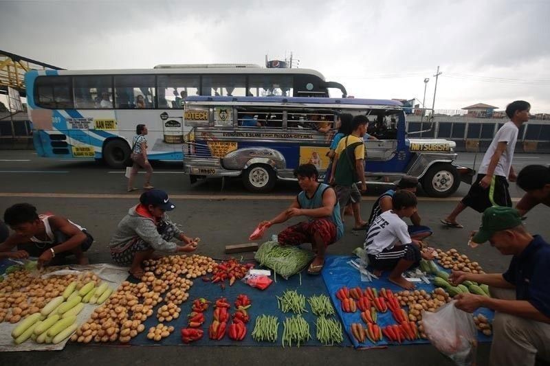 Mga sidewalk vendor gilugwayan hangtud Domingo