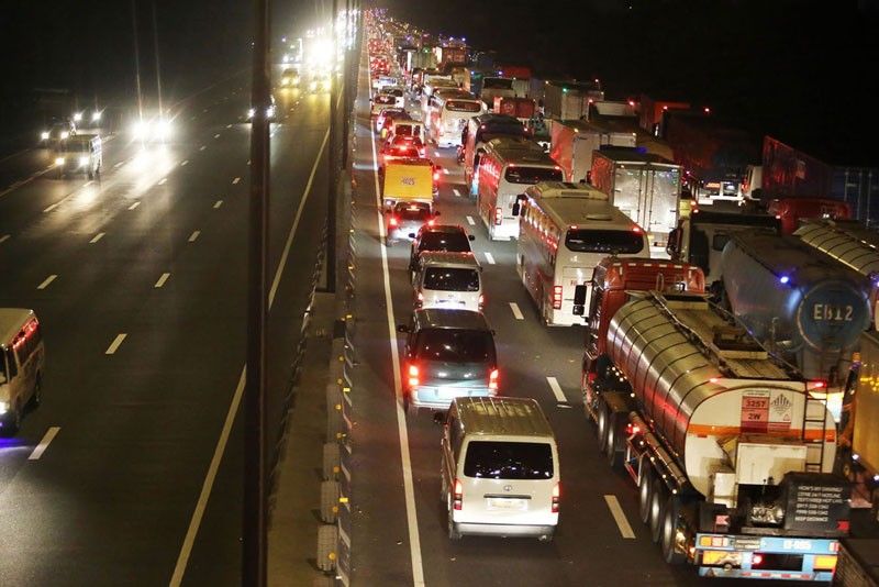 SLEX lane closure paralyzes Muntinlupa