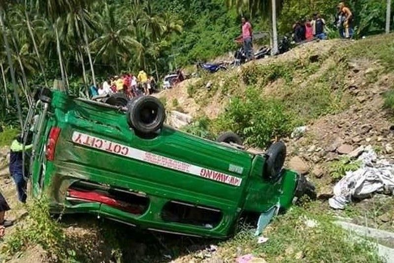 2 die as jeep falls off cliff