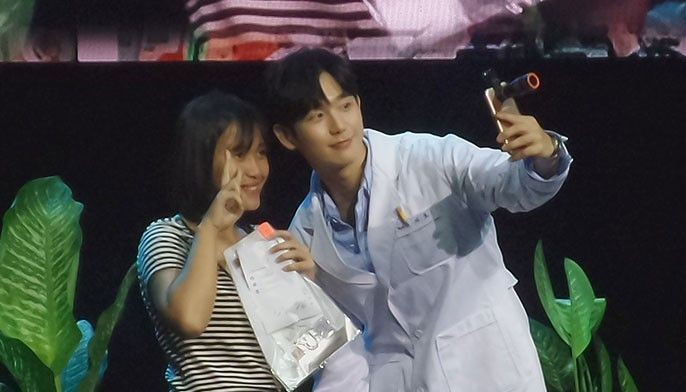 Jung Hae In&nbsp;spends 'One Summer Night' with Manila fans