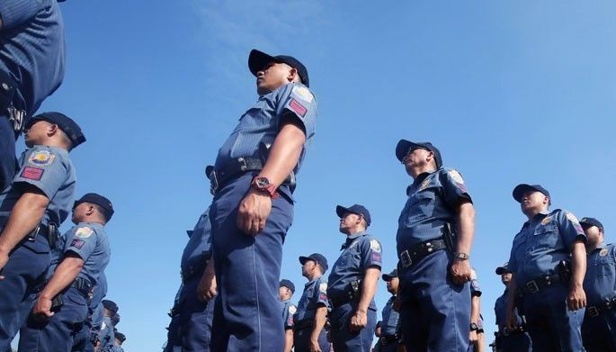 13 pulis sa drug recycling pinangalanan
