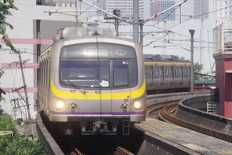 Operasyon ng LRT-2, MRT-3 magkasunod itinigil bunsod ng aberya