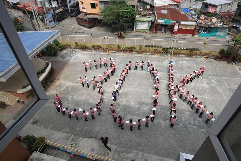 Senate approves resolution commending Filipino teachers