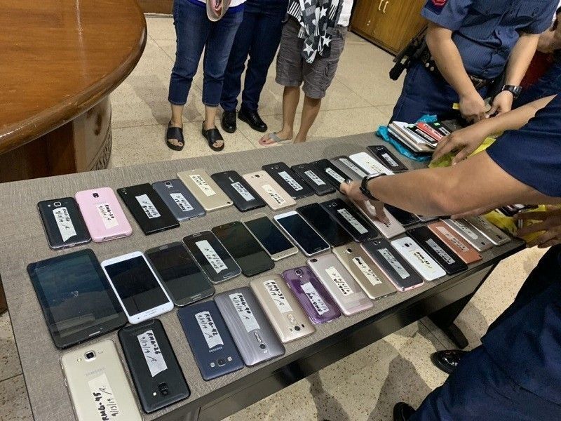 Isko Moreno bans trade of second-hand mobile phones in Manila