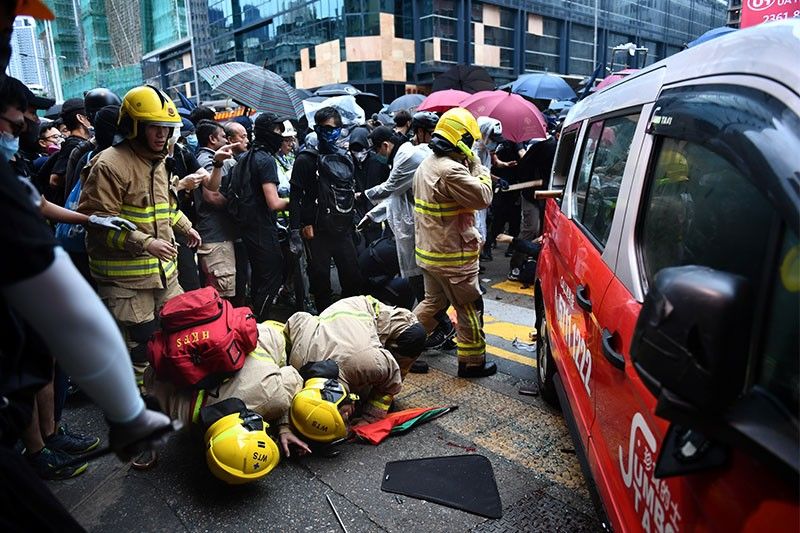Hong Kong lashed by fresh violence as thousands defy mask ban