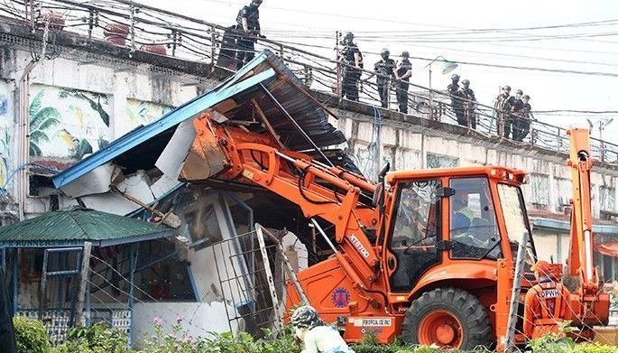 Illegal structures sa Bilibid, dinemolis