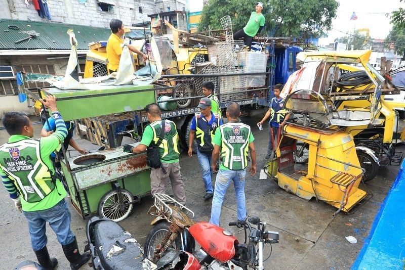 Road clearing ops tuloy â�� Department of Interior and Local Government