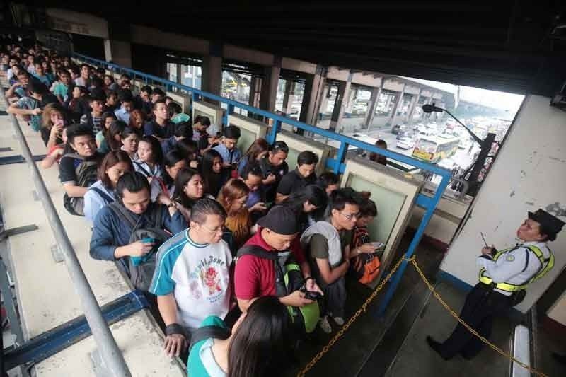 Dami ng pasahero ng MRT-3, target madoble