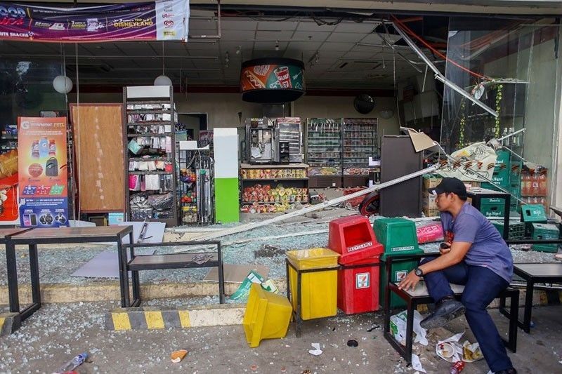 Strong Mindanao quake leaves 5 dead