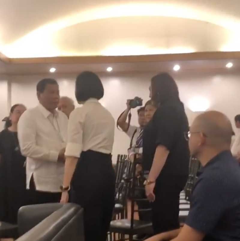 Pangulong Duterte dumalaw sa burol, Gretchen nakipag-ayos sa ina