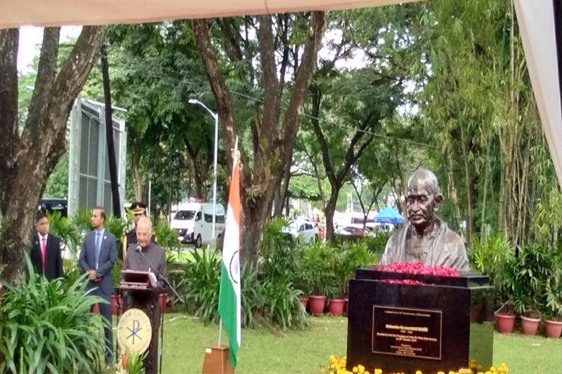 Indian president unveils first Mahatma Gandhi monument in Philippines