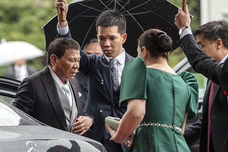 â��Unbearableâ�� pain sends Duterte home