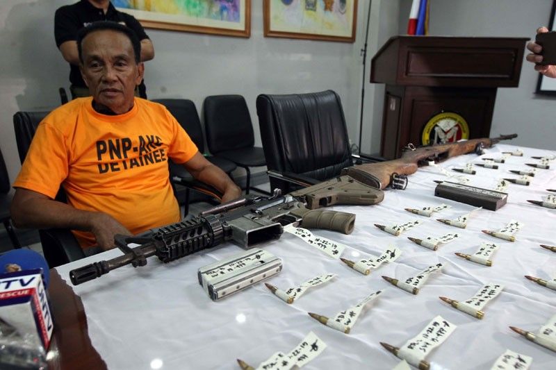 Ex-Mayor timbog sa mga armas, bala