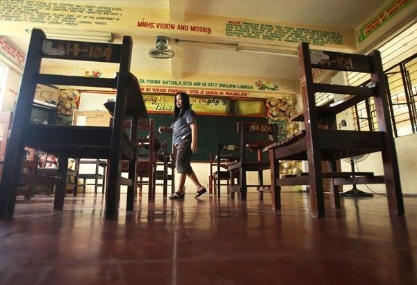 DepEd: Klase 'half-day' lang para sa pampublikong kindergarten-Grade 12 bukas