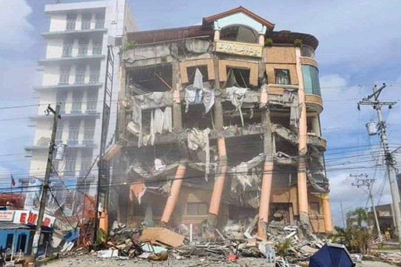 Kidapawan hotel collapses after magnitude 6.5 quake
