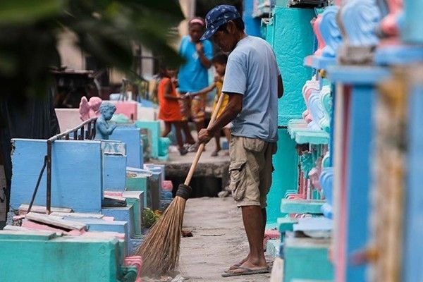 Undas goers urged to bring reusable water containers, not disposable plastic bottles in cemeteries