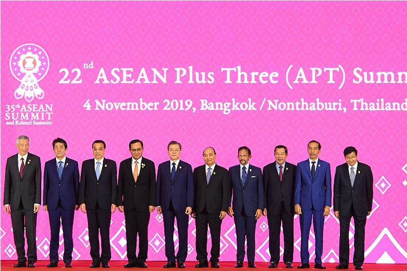 Duterte late for ASEAN meeting, misses group photo