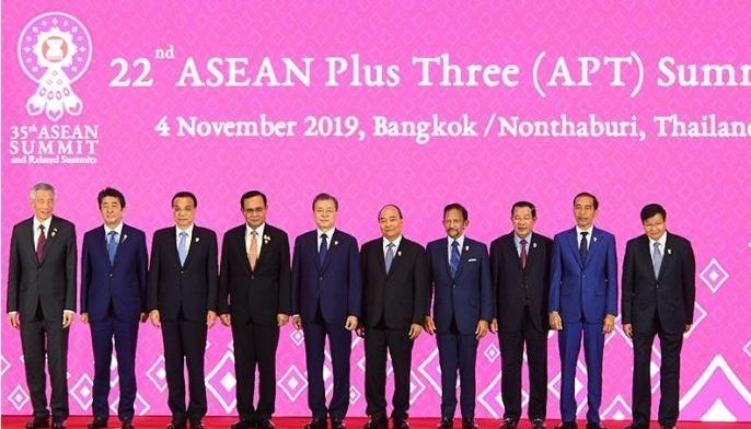 Duterte late for ASEAN meeting, misses group photo