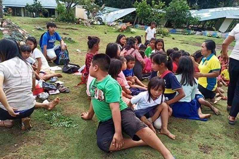 Quake-hit students to spend school year in tents