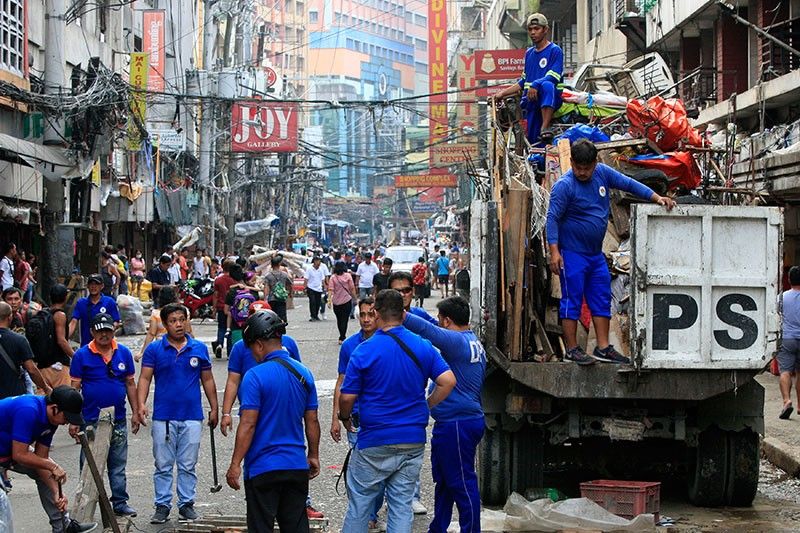 Moreno closes filthy Divisoria sidewalk to vendors