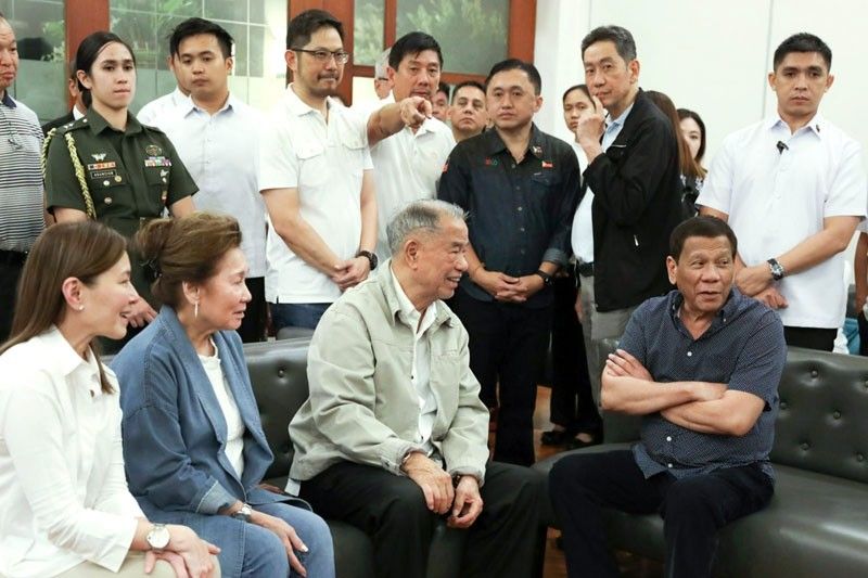Duterte visits 3 wakes before heading for Davao
