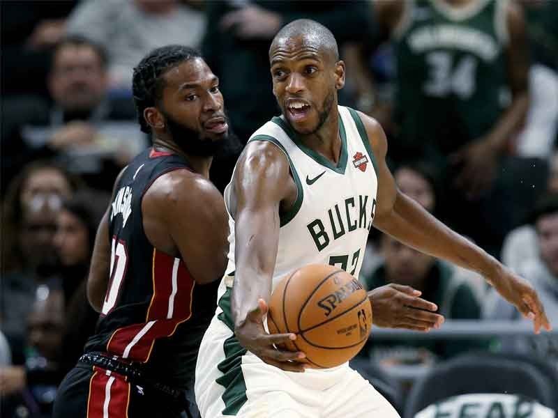 Reports: Bucks to lose injured Middleton for 3-4 weeks