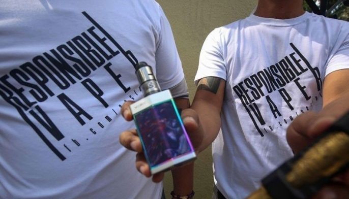Senators seek ban on vapes